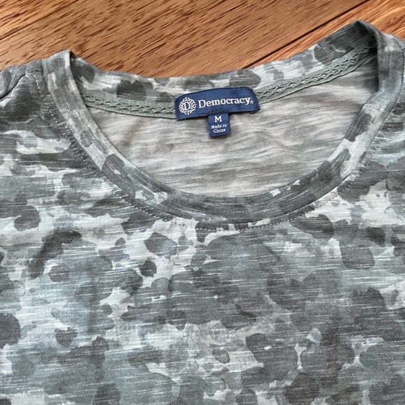 DEMOCRACY Olive/Grey 3/4 Puff Sleeve Scoop Neck
Speckled Knit Top Sz M - Picture 2 of 2